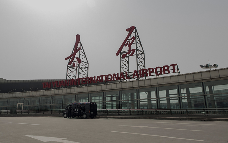 太原機(jī)場(chǎng)機(jī)庫(kù)大門、旗桿