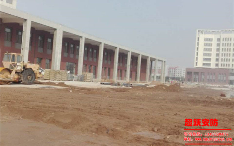 10.20能源學(xué)院入戶門維修