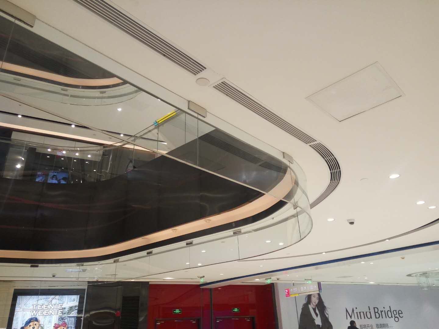 2017年11月23日華宇工地擋煙垂壁順利完工！