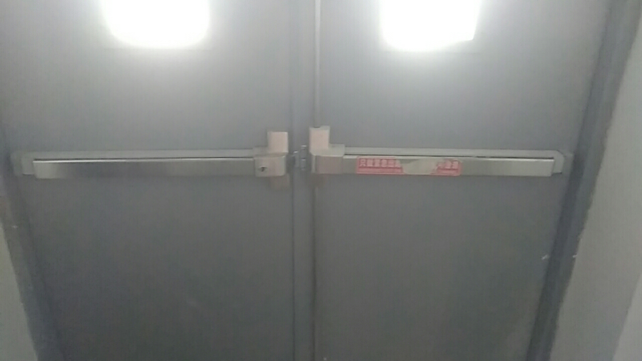 2020京東物流防火逃生門施工完畢加逃生鎖